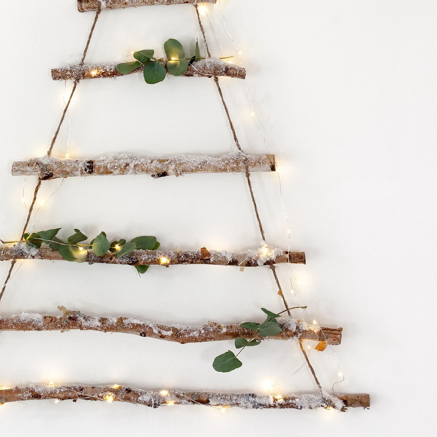 Lot De Sapin De Noël à Suspendre Avec Branches Enneigées Et Micro LED 2 Lot De Sapin De Noël à Suspendre Avec Branches Enneigées Et Micro LED – Image 2