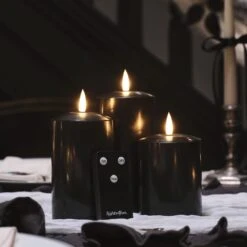 3 Bougies Piliers TruGlow® Noires à LED 5 3 Bougies Piliers TruGlow® Noires à LED -Noel Deco Magasin CA22045 3 bougies piliers truglow noires a led avec telecommande