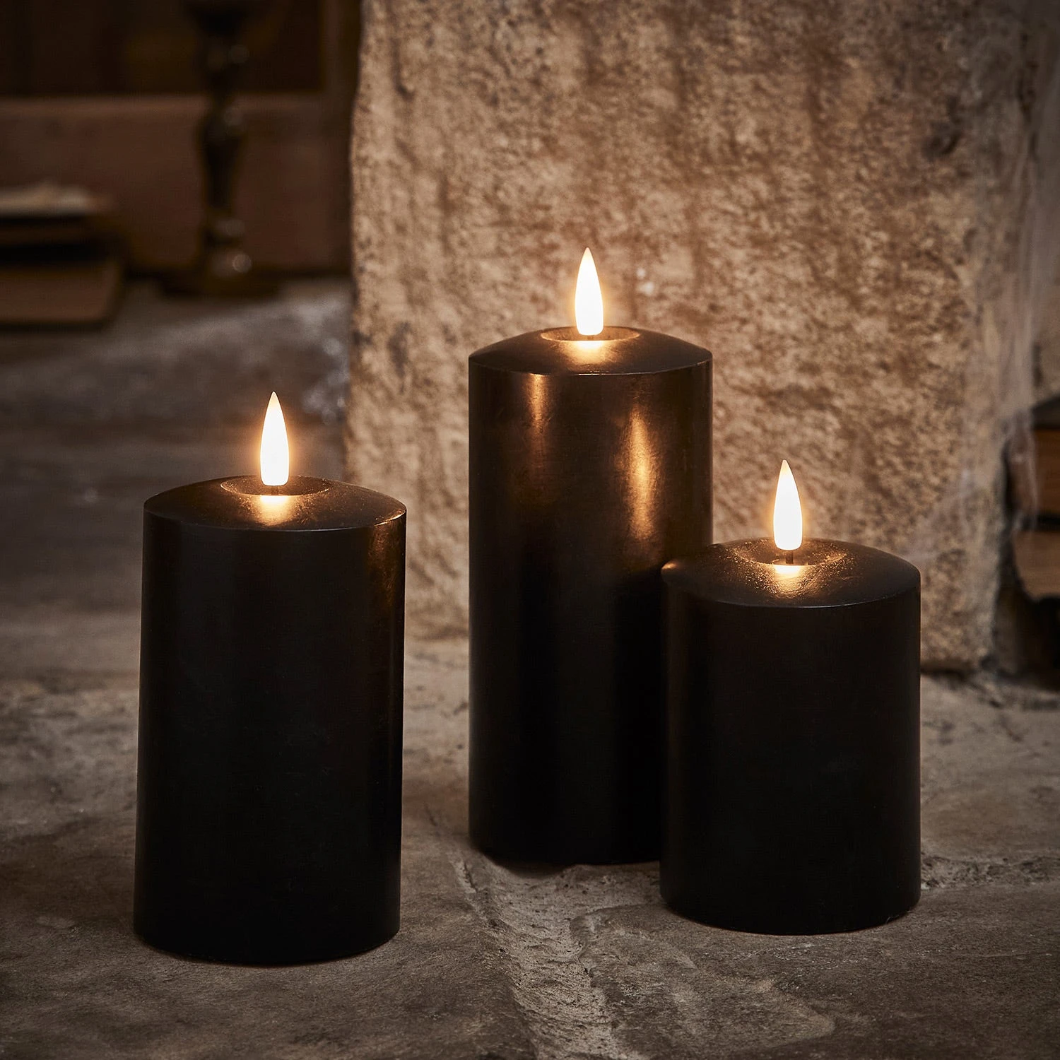 3 Bougies Piliers TruGlow® Noires à LED 1 3 Bougies Piliers TruGlow® Noires à LED