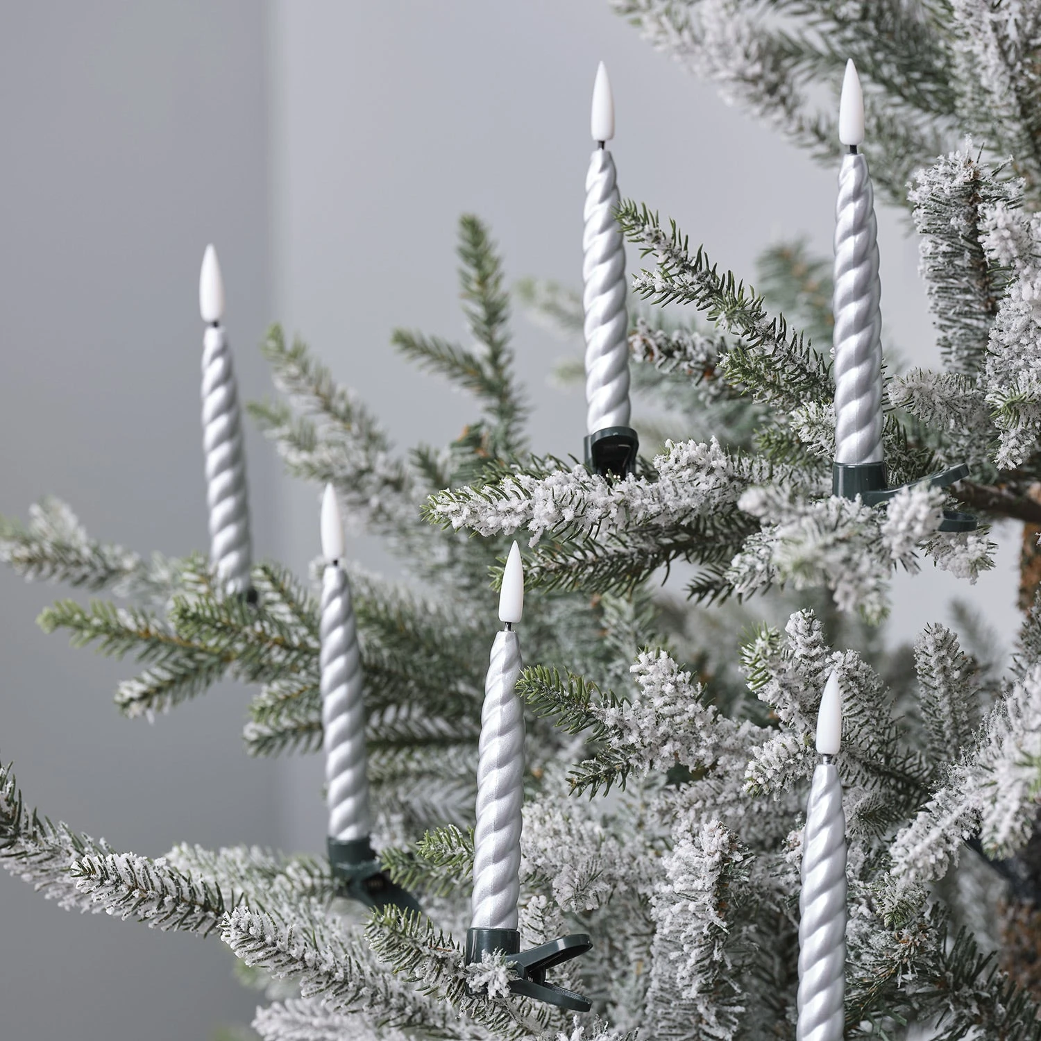 10 Clips Bougies De Noël TruGlow® Argentées Avec Télécommande 2 10 Clips Bougies De Noël TruGlow® Argentées Avec Télécommande – Image 2