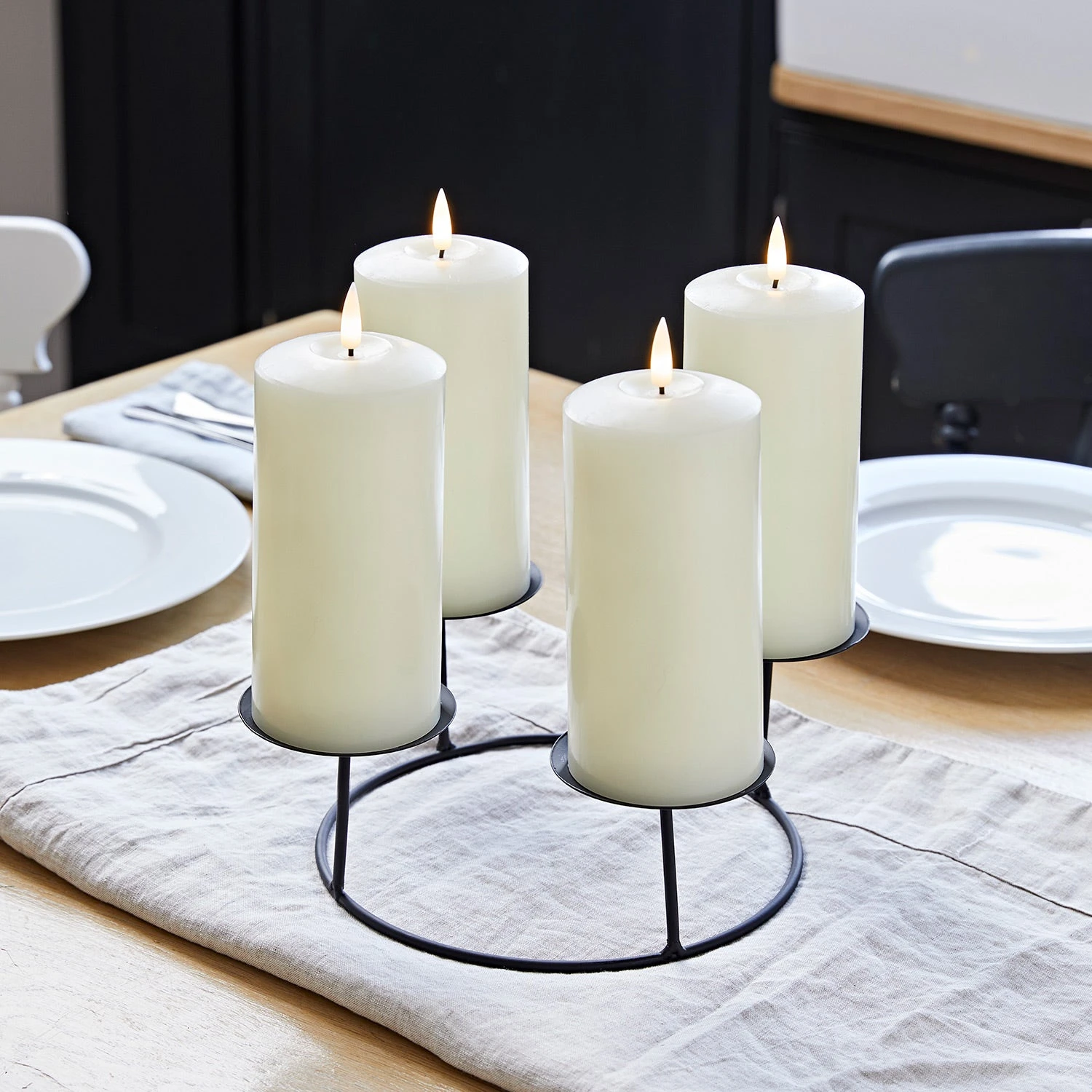 Couronne Aux Baies Blanches Avec Bougies TruGlow®, Porte-Bougie Et Guirlande Lumineuse – Centre De Table Festif 3 Couronne Aux Baies Blanches Avec Bougies TruGlow®, Porte-Bougie Et Guirlande Lumineuse – Centre De Table Festif – Image 3