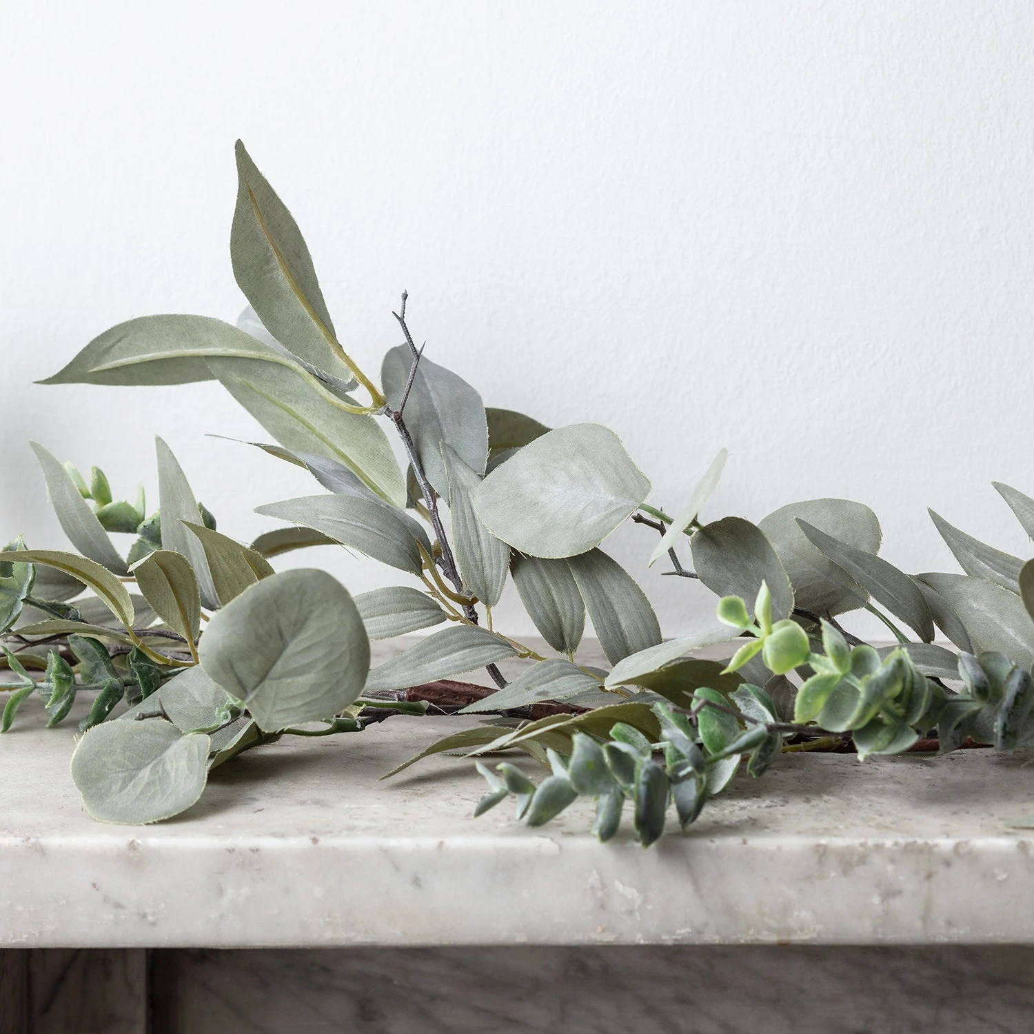 Guirlande De Noël Eucalyptus Et Laurier Pré-illuminée De 1,5 M 2 Guirlande De Noël Eucalyptus Et Laurier Pré-illuminée De 1,5 M – Image 2