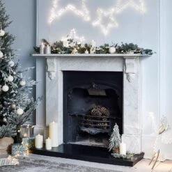 Guirlande De Noël Eucalyptus Et Baies Blanches Pré-éclairée De 2 M 7 Guirlande De Noël Eucalyptus Et Baies Blanches Pré-éclairée De 2 M -Noel Deco Magasin D GA2004 guirlande de noel eucalyptus et baies blanches pre illuminee de 2 m 1