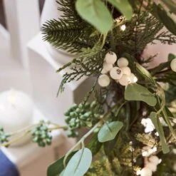 Guirlande De Noël Pré-illuminée à Baies Blanches De 2 M 7 Guirlande De Noël Pré-illuminée à Baies Blanches De 2 M -Noel Deco Magasin D GA21009 Lot Guirlande de Noel de 2m avec Baies Blanches et Micro LED vue zoomee 9db6603c 2b78 4380 bdd1 c403bd5f6ee8