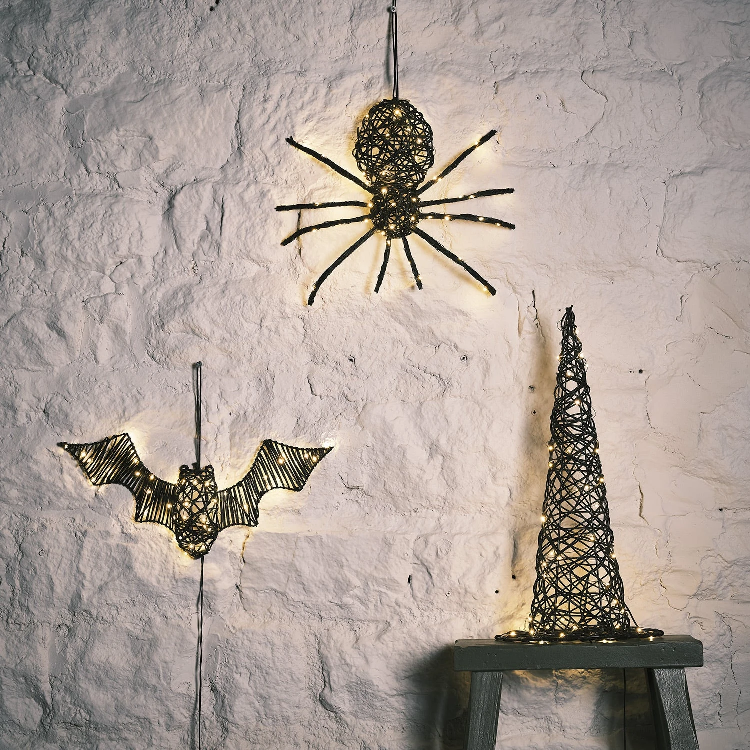 Lot De Décoration D'Halloween En Rotin : Araignée, Chapeau De Sorcière, Et Chauve-Souris 2 Lot De Décoration D'Halloween En Rotin : Araignée, Chapeau De Sorcière, Et Chauve-Souris – Image 2