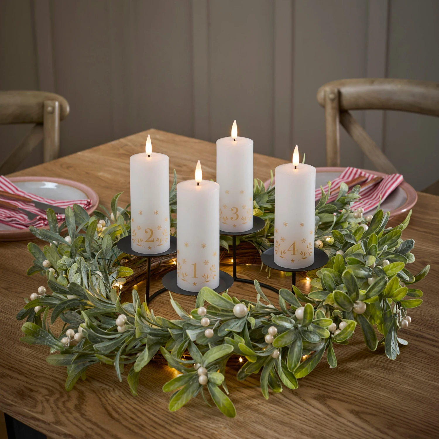 Lot De Couronne De Gui Pré-éclairée De 50 Cm Avec Bougies De L'Avent TruGlow® Et Porte-Bougie 1 Lot De Couronne De Gui Pré-éclairée De 50 Cm Avec Bougies De L'Avent TruGlow® Et Porte-Bougie