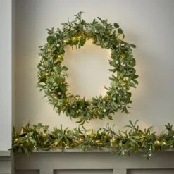 Lot De Couronne Et Guirlande De Noël Pré-éclairée En Gui Et Eucalyptus
