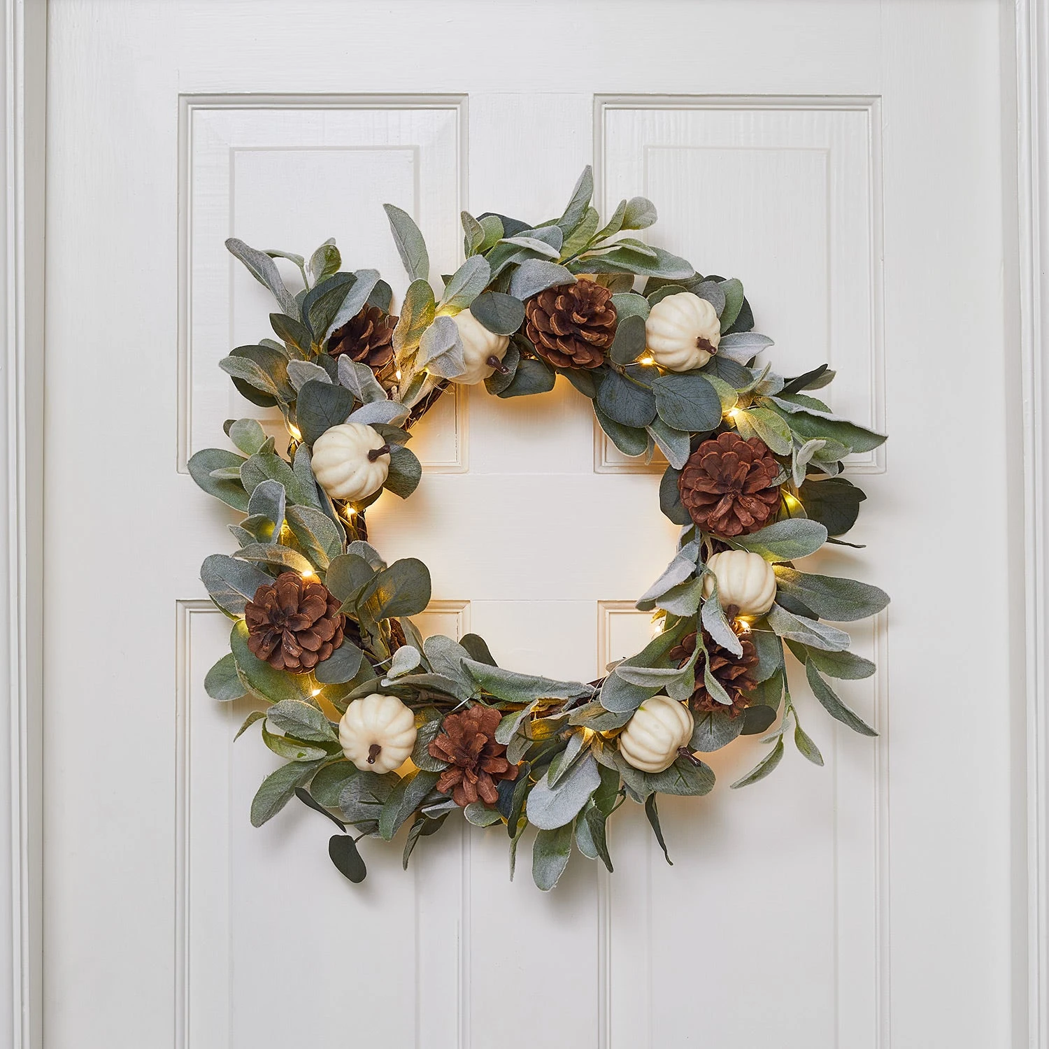 Lot Couronne Automnale Citrouilles Et Pommes De Pin De 50 Cm Et Micro LED 1 Lot Couronne Automnale Citrouilles Et Pommes De Pin De 50 Cm Et Micro LED