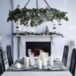 Lot De 3 Boules De Noël Lumineuses En Céramique -Noel Deco Magasin D3 LL20055 3 boules lumineuses de noel en ceramique sur table