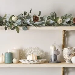 3 Bougies Piliers TruGlow® Vert Eucalyptus Avec Télécommande 5 3 Bougies Piliers TruGlow® Vert Eucalyptus Avec Télécommande -Noel Deco Magasin Etagere murale avec guirlande automnale eucalyptus citrouilles en feutre sous cloche et bougies TruGlow d431ec63 fd46 477a bb07 9ec2aa7d2d98