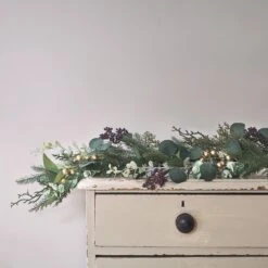Ensemble D'Éclairage De Noël 7 Ensemble D'Éclairage De Noël -Noel Deco Magasin GA22016 guirlande de noel eucalyptus pin et baies dorees de 2 m