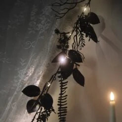 Lot De Couronne Et Guirlande Pré-éclairées D’Halloween Aux Feuillages Noirs 17 Lot De Couronne Et Guirlande Pré-éclairées D’Halloween Aux Feuillages Noirs -Noel Deco Magasin HA25012 guirlande pre eclairee feuillage noir d halloween 5