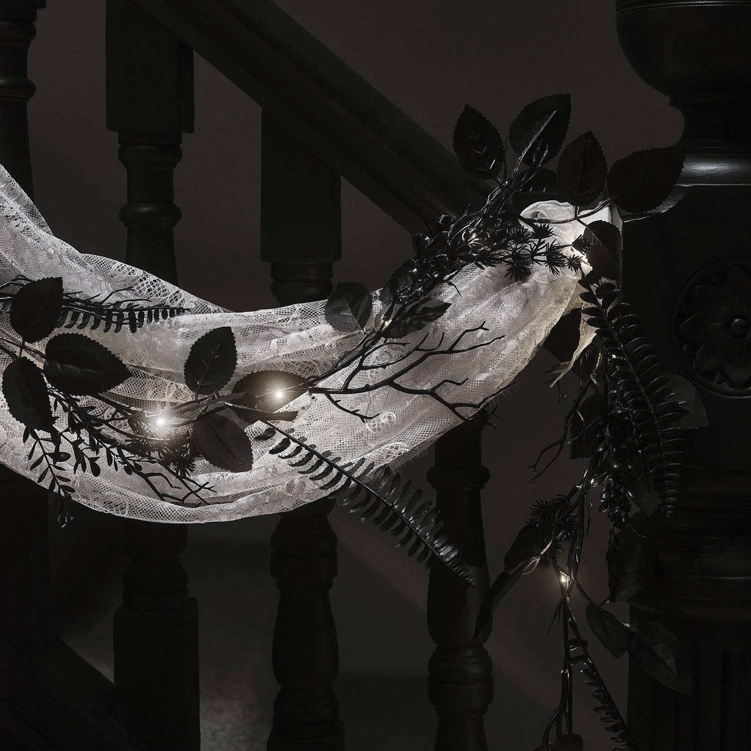 Guirlande Pré-éclairée Feuillage Noir D’Halloween 4 Guirlande Pré-éclairée Feuillage Noir D’Halloween – Image 4