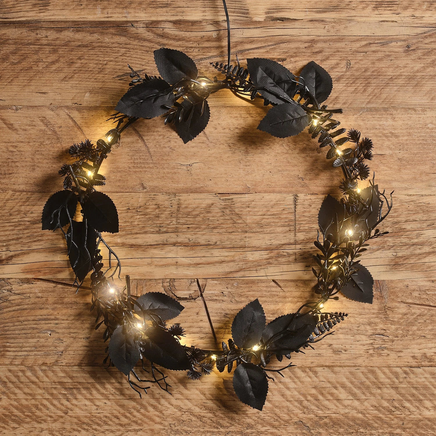 Couronne Pré-éclairée Feuillage Noir D’Halloween 1 Couronne Pré-éclairée Feuillage Noir D’Halloween