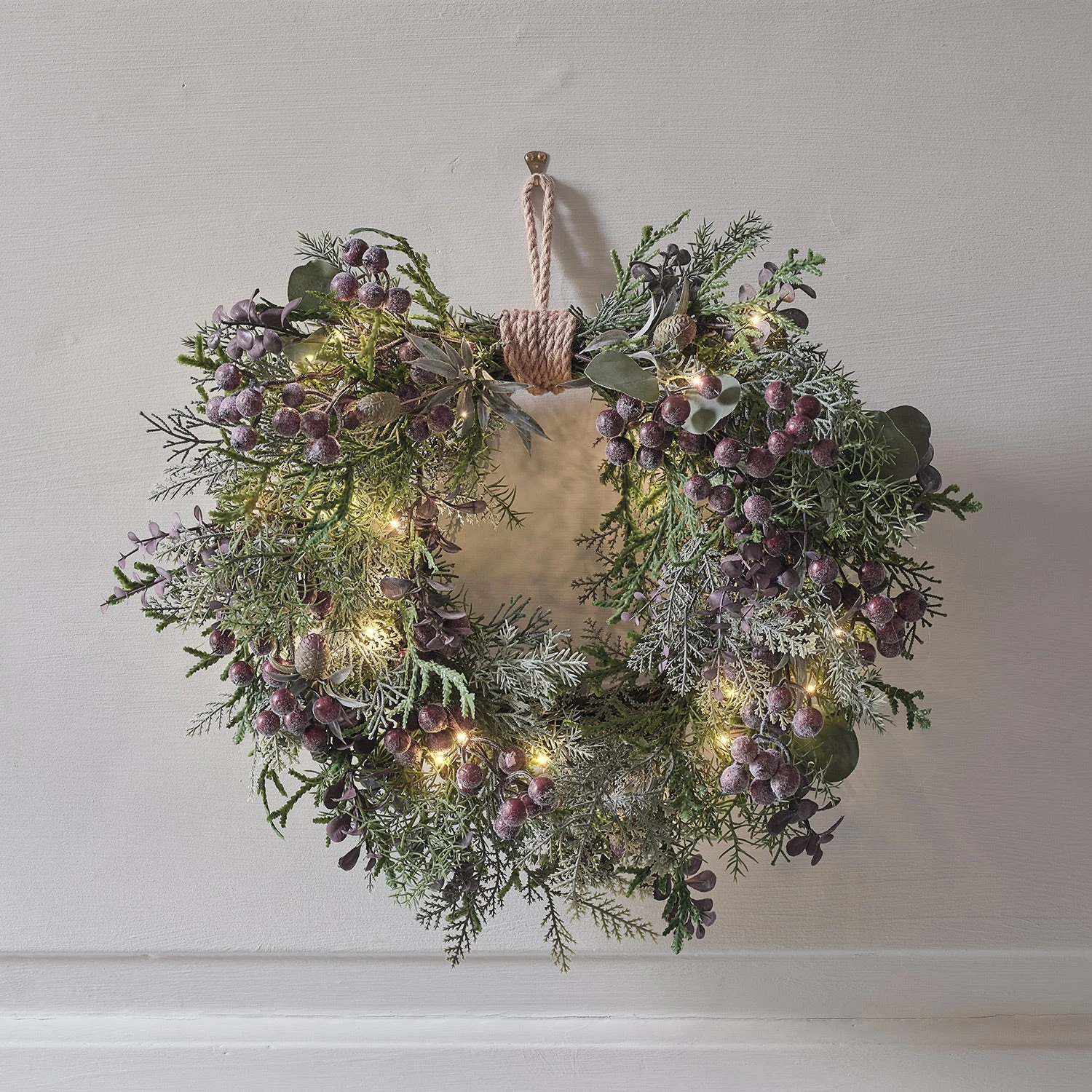 Couronne En Forme De Cœur Pré-illuminée Aux Baies Pourpres 1 Couronne En Forme De Cœur Pré-illuminée Aux Baies Pourpres