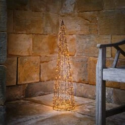 Duo De Cônes Lumineux En Fil Métallique De 80 Cm Et 60 Cm 11 Duo De Cônes Lumineux En Fil Métallique De 80 Cm Et 60 Cm -Noel Deco Magasin L4F25015 cone lumineux de 80 cm en fil metallique 1