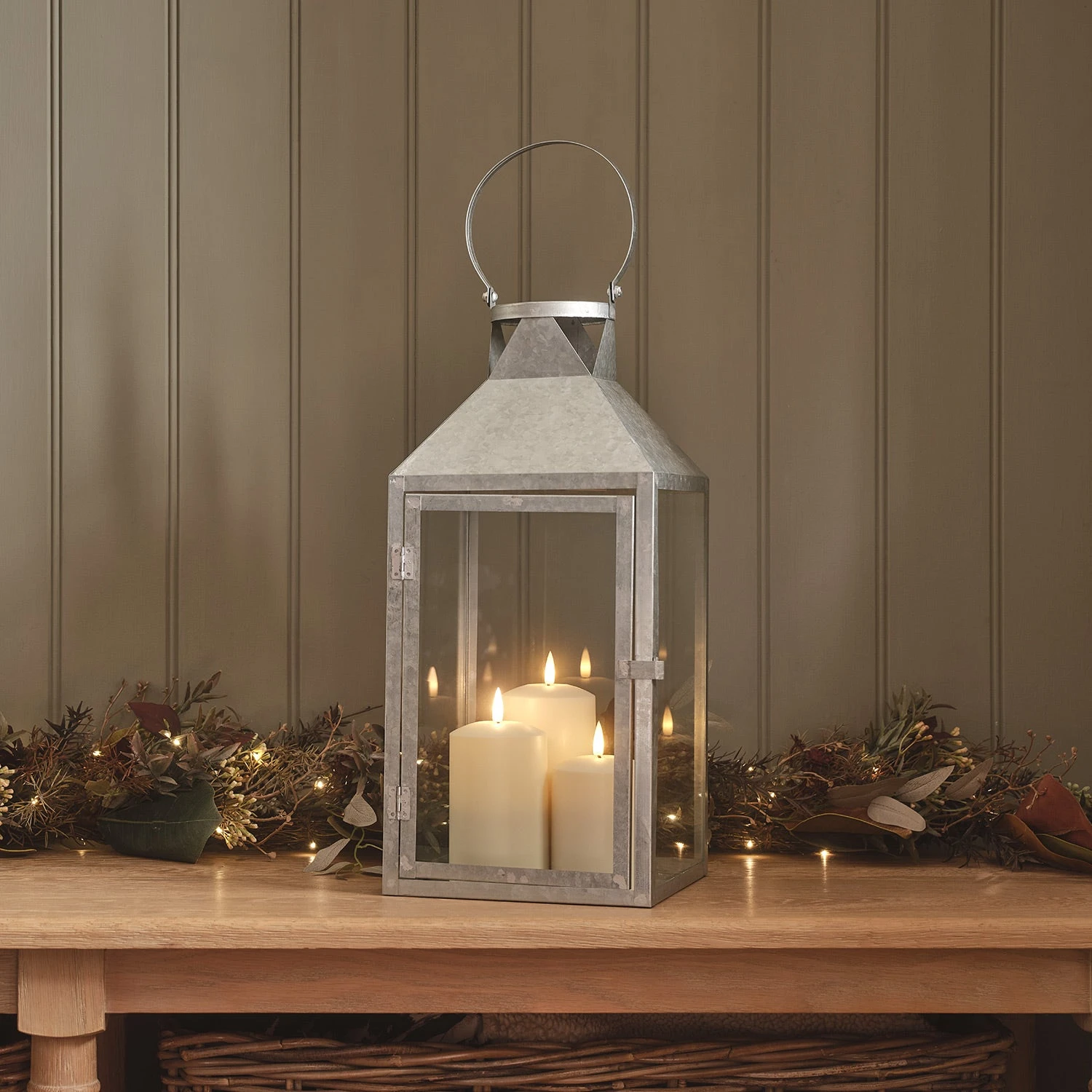 Grande Lanterne D'Extérieur Hayle En Métal, Avec Bougie TruGlow® 1 Grande Lanterne D'Extérieur Hayle En Métal, Avec Bougie TruGlow®