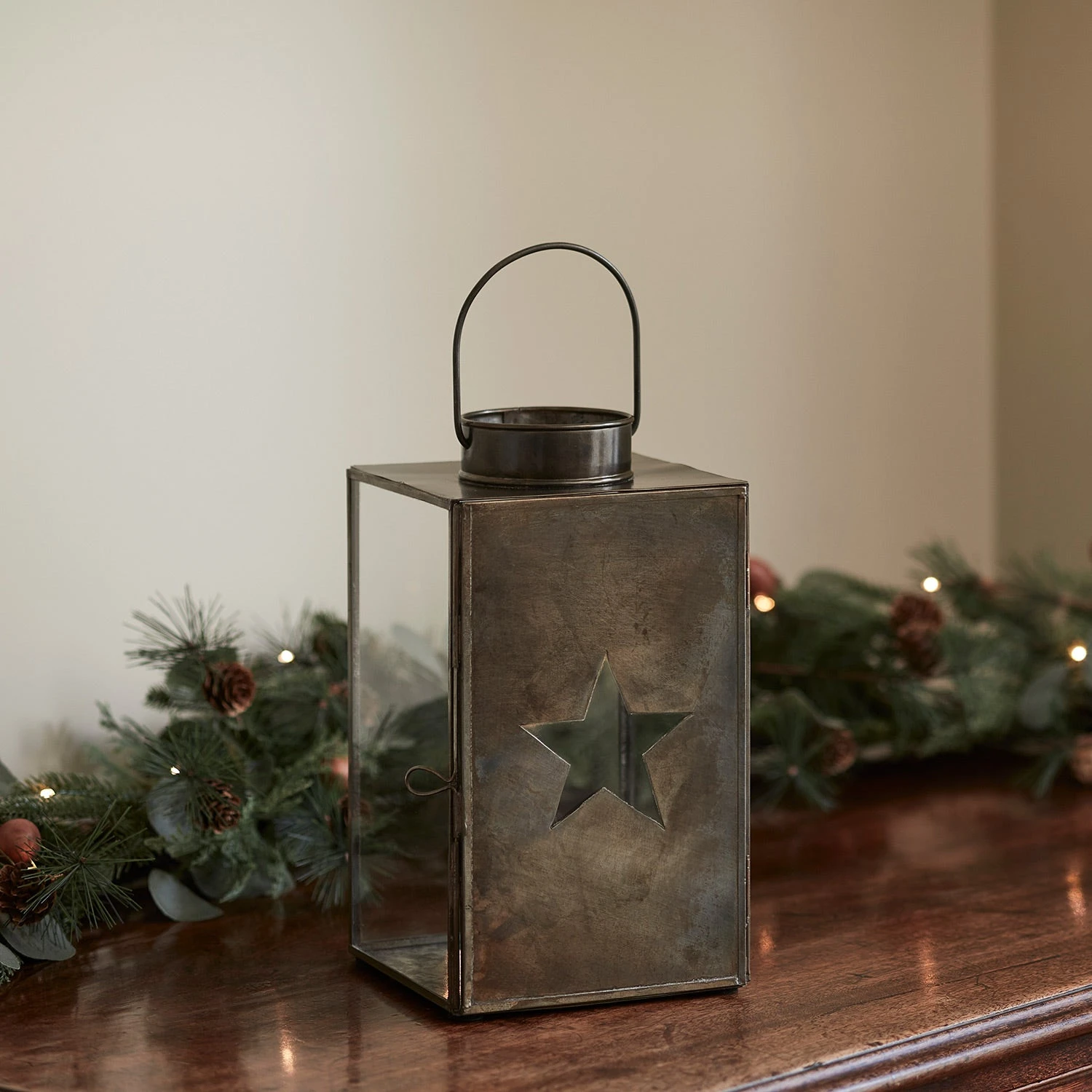 Duo De Lanternes Étoilées En Verre Et Métal Cuivré 2 Duo De Lanternes Étoilées En Verre Et Métal Cuivré – Image 2