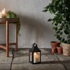 Petite Lanterne De Jardin De 25 Cm Avec Bougie TruGlow® 6 Petite Lanterne De Jardin De 25 Cm Avec Bougie TruGlow® -Noel Deco Magasin LA22006 Lanterne de Jardin Albury avec Bougie TruGlow allumee 3 34dbf0bf 09cf 4948 bf2f 0af2074cd6c9