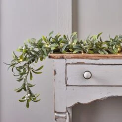 Lot De Couronne Et Guirlande De Noël Pré-éclairée En Gui Et Eucalyptus 7 Lot De Couronne Et Guirlande De Noël Pré-éclairée En Gui Et Eucalyptus -Noel Deco Magasin LL GA24012 guirlande de noel pre eclairee en gui et eucalyptus de 2 m 1 6623e26d e3c6 411a b929 ce1dddd8fc0a