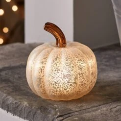 Citrouille Lumineuse En Verre à La Patine Blanche 20 Citrouille Lumineuse En Verre à La Patine Blanche -Noel Deco Magasin LL21059 citrouille lumineuse en verre a la patine blanche allumee