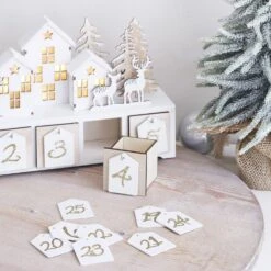 Calendrier De L'Avent En Forme De Maison Scandinave 9 Calendrier De L'Avent En Forme De Maison Scandinave -Noel Deco Magasin LL22075 calendrier de lavent en forme de maison scandinave p4