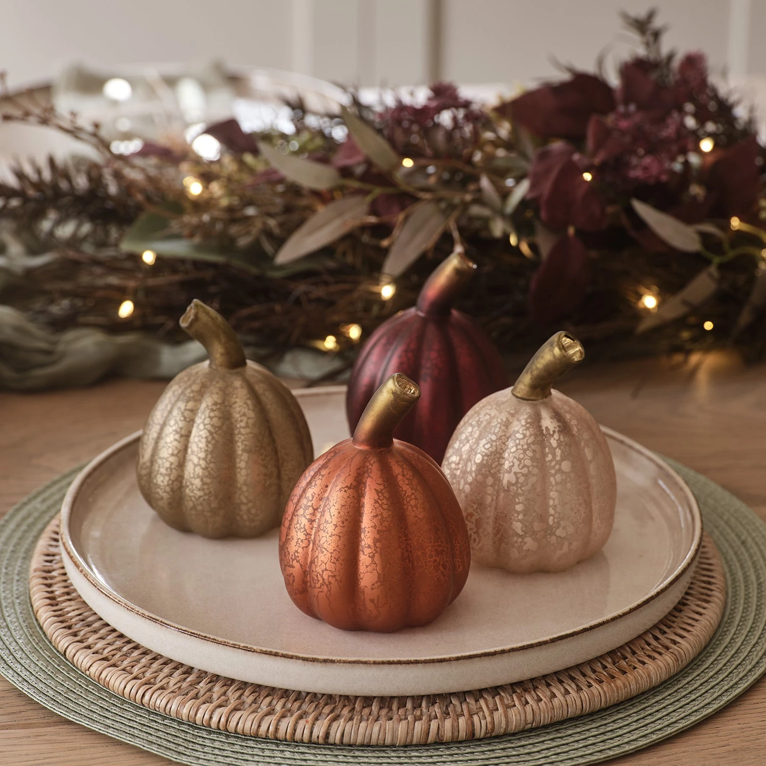 Lot De 8 Citrouilles Lumineuses En Verre à La Patine Blanche 4 Lot De 8 Citrouilles Lumineuses En Verre à La Patine Blanche – Image 4