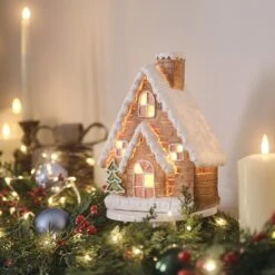 Maison Lumineuse En Pain D’Épices 13 Maison Lumineuse En Pain D’Épices -Noel Deco Magasin LL25018 maison lumineuse en pain depice allumee sur une cheminee