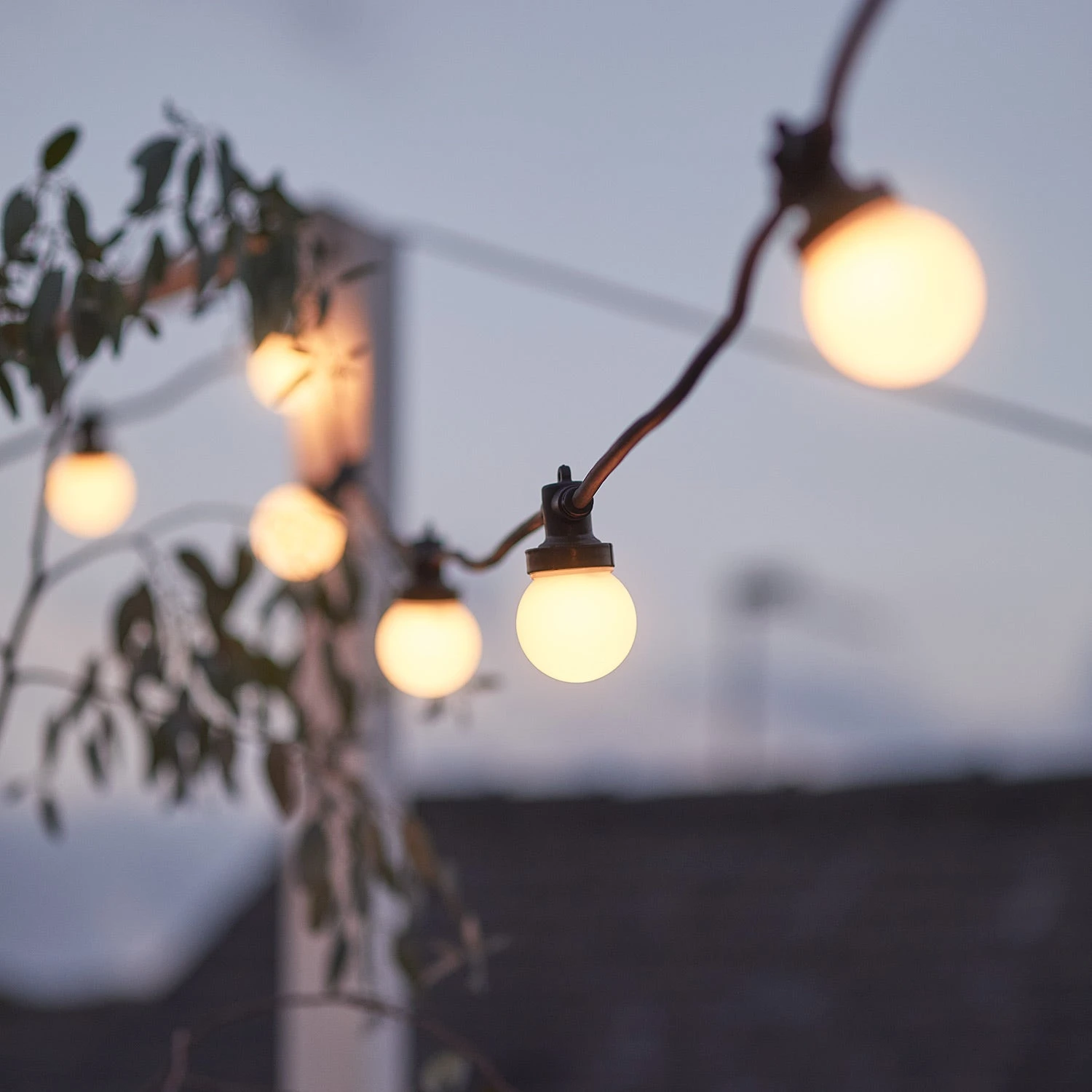 Guirlande Guinguette Pro Connect IP67, 10m 20 LED Blanc Chaud Câble Noir Raccordable 4 Guirlande Guinguette Pro Connect IP67, 10m 20 LED Blanc Chaud Câble Noir Raccordable – Image 4