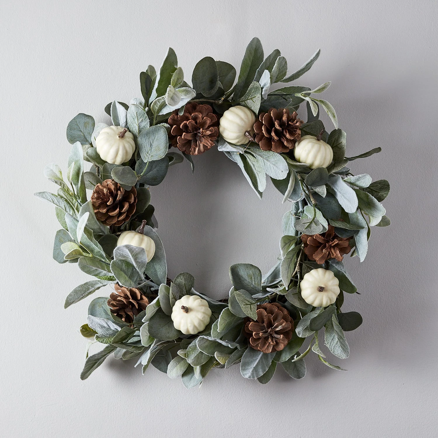 Lot Couronne Automnale Citrouilles Et Pommes De Pin De 50 Cm Et Micro LED 3 Lot Couronne Automnale Citrouilles Et Pommes De Pin De 50 Cm Et Micro LED – Image 3