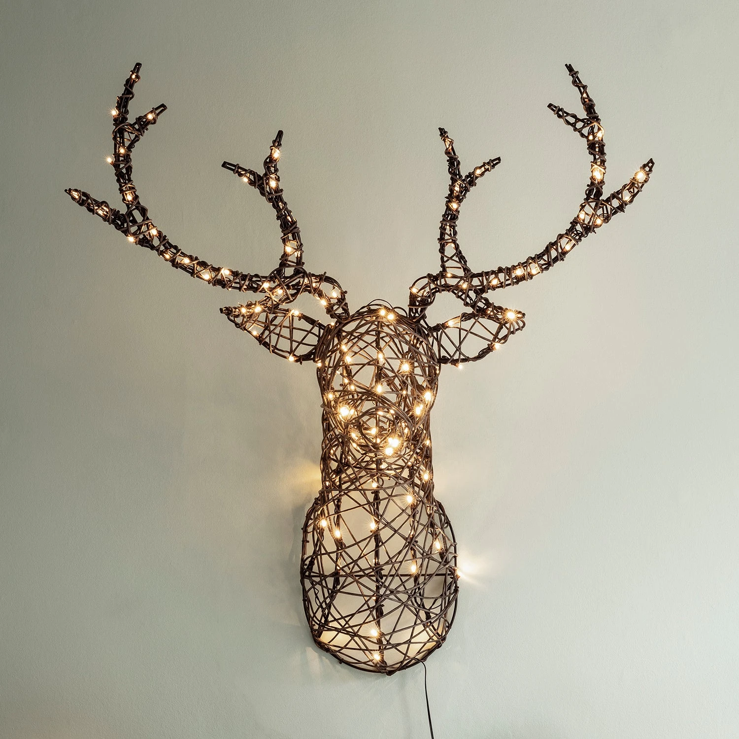 Tête De Cerf Lumineuse En Rotin 1 Tête De Cerf Lumineuse En Rotin