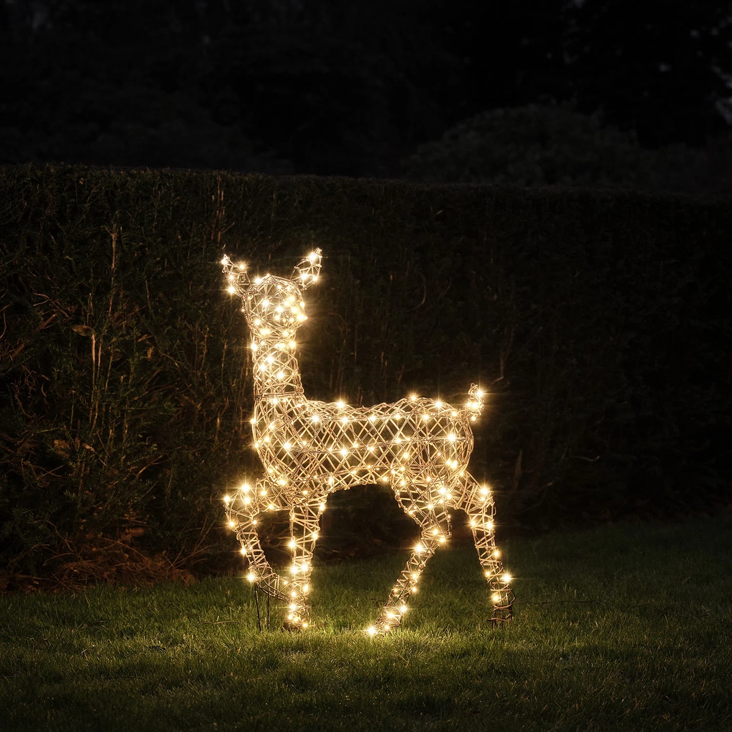 Biche Solaire De Noël à LED Bicolore Studley En Rotin 88 Cm 3 Biche Solaire De Noël à LED Bicolore Studley En Rotin 88 Cm – Image 3