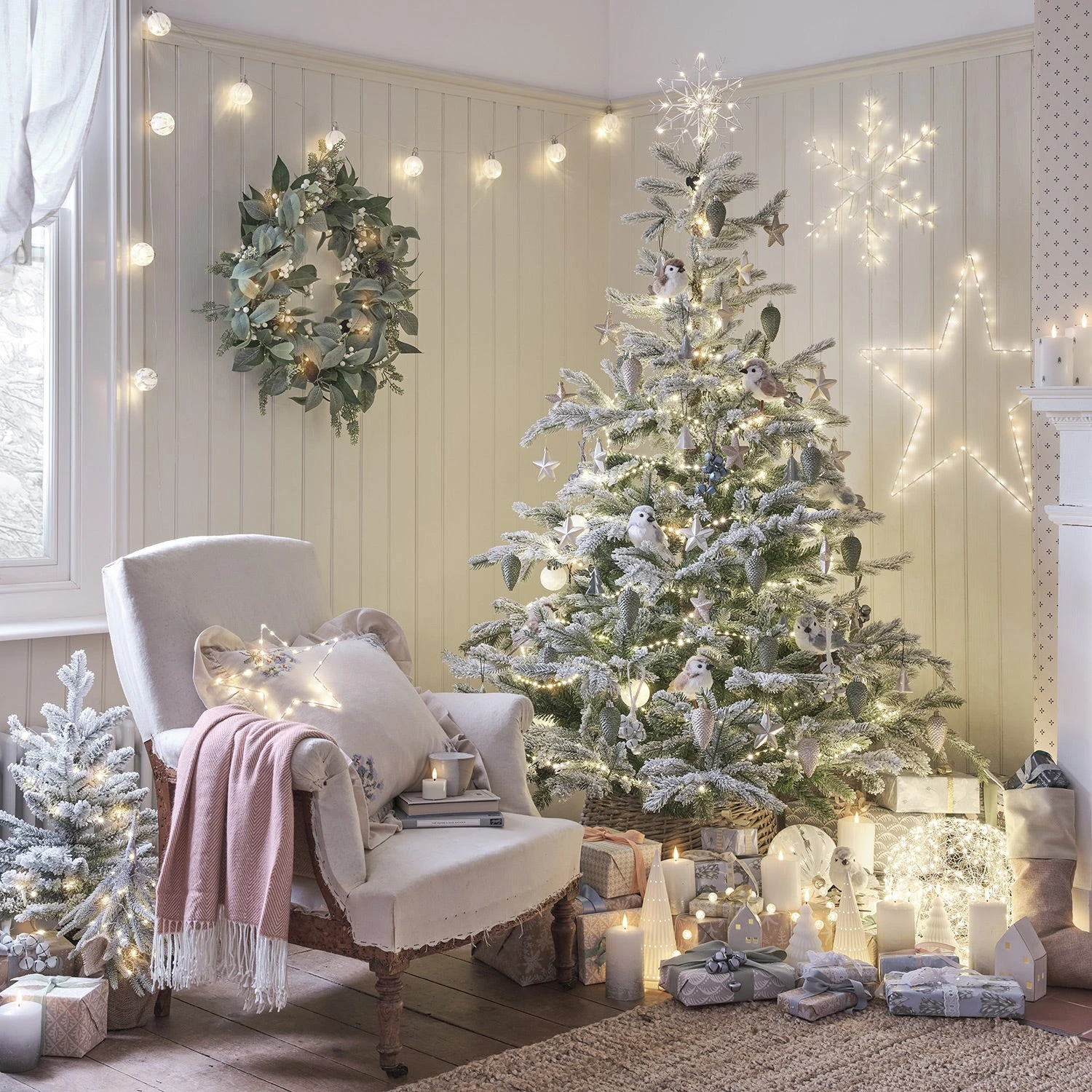 Lot De Couronne Et Guirlande De Noël Pré-éclairée à Baies Blanches 4 Lot De Couronne Et Guirlande De Noël Pré-éclairée à Baies Blanches – Image 4