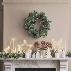 Lot De Couronne Et Guirlande De Noël Pré-éclairée à Baies Blanches 11 Lot De Couronne Et Guirlande De Noël Pré-éclairée à Baies Blanches -Noel Deco Magasin couronne a baies blanches en deco de cheminee