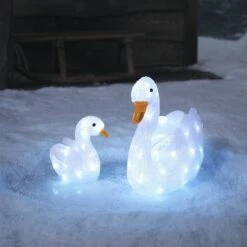 Cygneau Lumineux De 19 Cm En Acrylique, Figurine à Piles 7 Cygneau Lumineux De 19 Cm En Acrylique, Figurine à Piles -Noel Deco Magasin cygne et cygneau lumineux en acrylique sous la neige