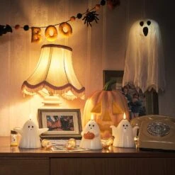 Guirlande Lumineuse à 10 Petits Fantômes En Bocaux 5 Guirlande Lumineuse à 10 Petits Fantômes En Bocaux -Noel Deco Magasin deco halloween interieur avec bougies fantomes et guirlande lumineuse a fantome en bocaux