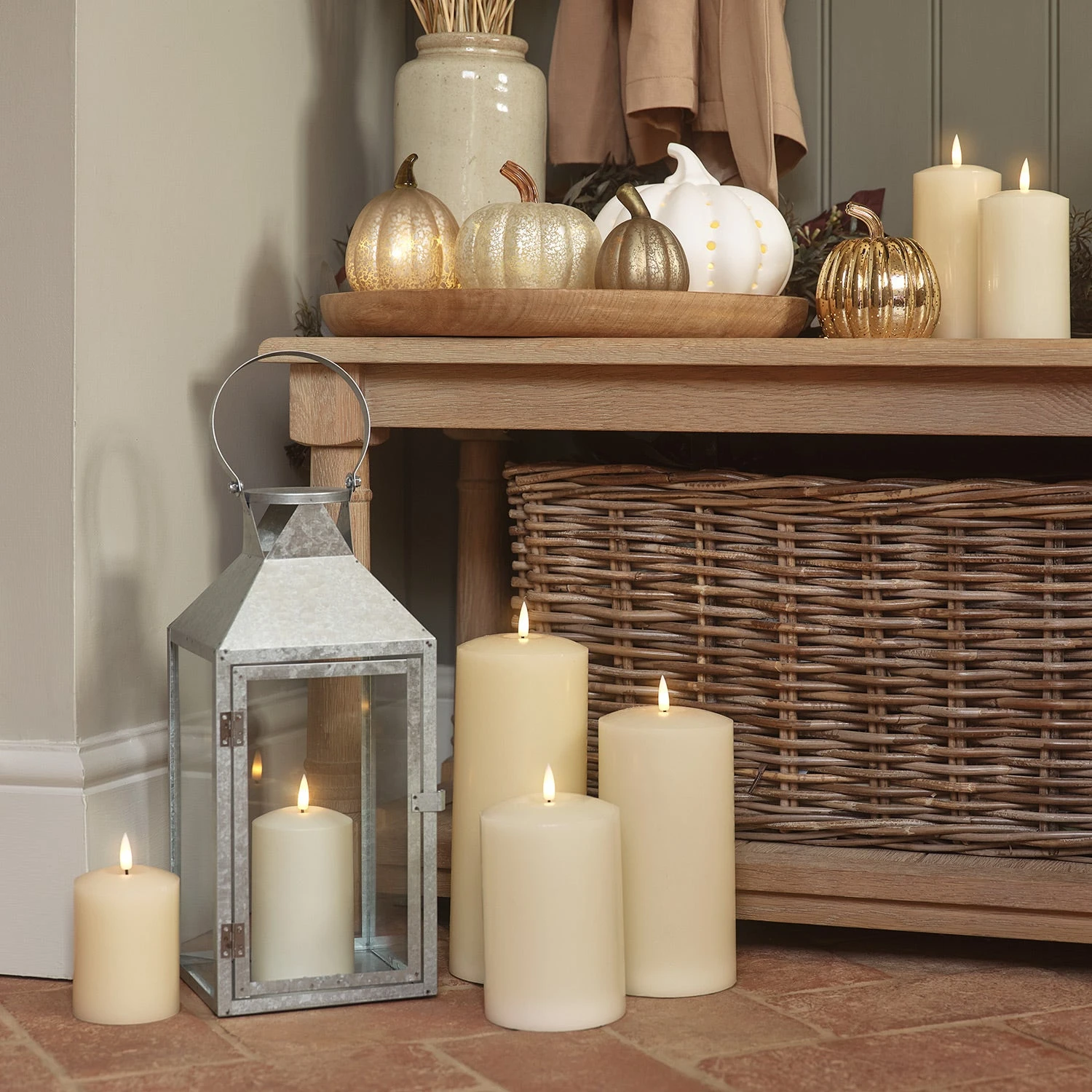 Grande Lanterne D'Extérieur Hayle En Métal, Avec Bougie TruGlow® 2 Grande Lanterne D'Extérieur Hayle En Métal, Avec Bougie TruGlow® – Image 2