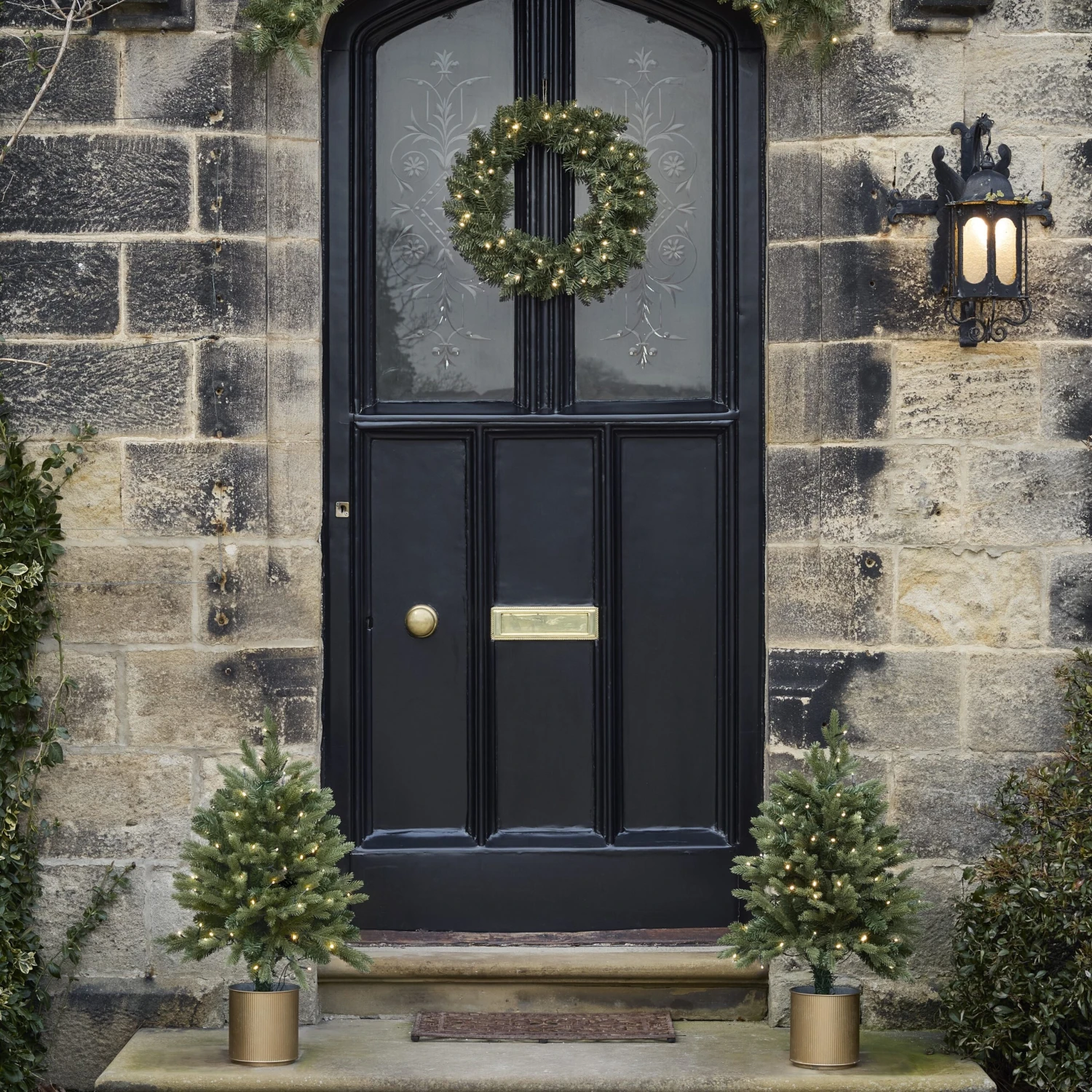 Sapin De Noël Extérieur Pré-éclairé De 75 Cm En Pot Doré 2 Sapin De Noël Extérieur Pré-éclairé De 75 Cm En Pot Doré – Image 2